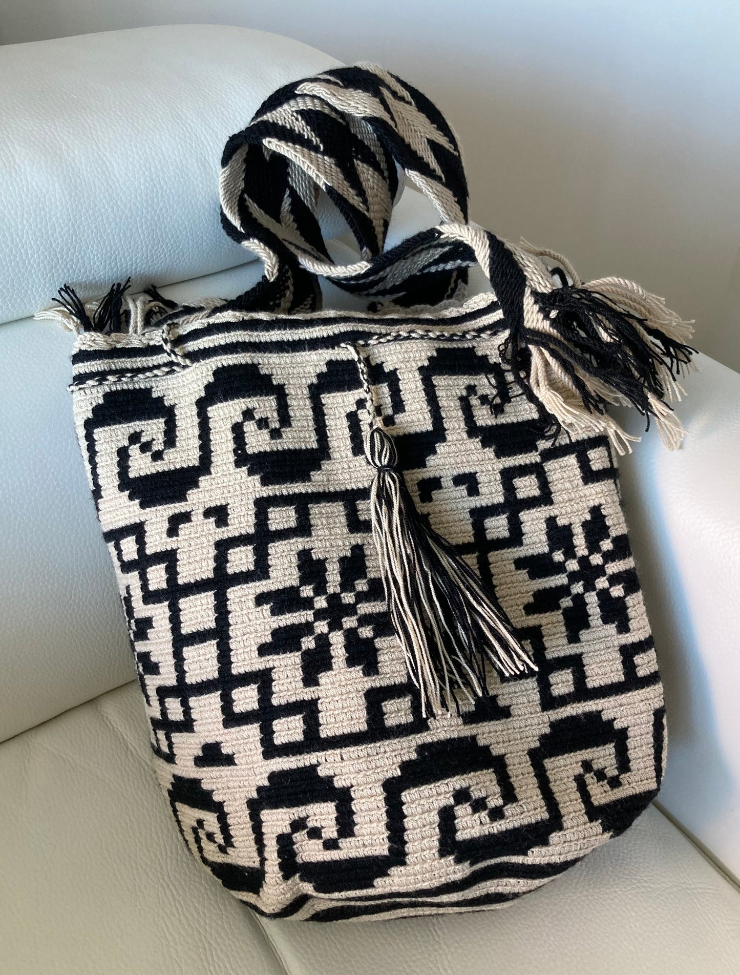 WAYUU mochila crossbody bag hand woven cotton - Colombian Guajira desert, native Wayuu hand crocheted