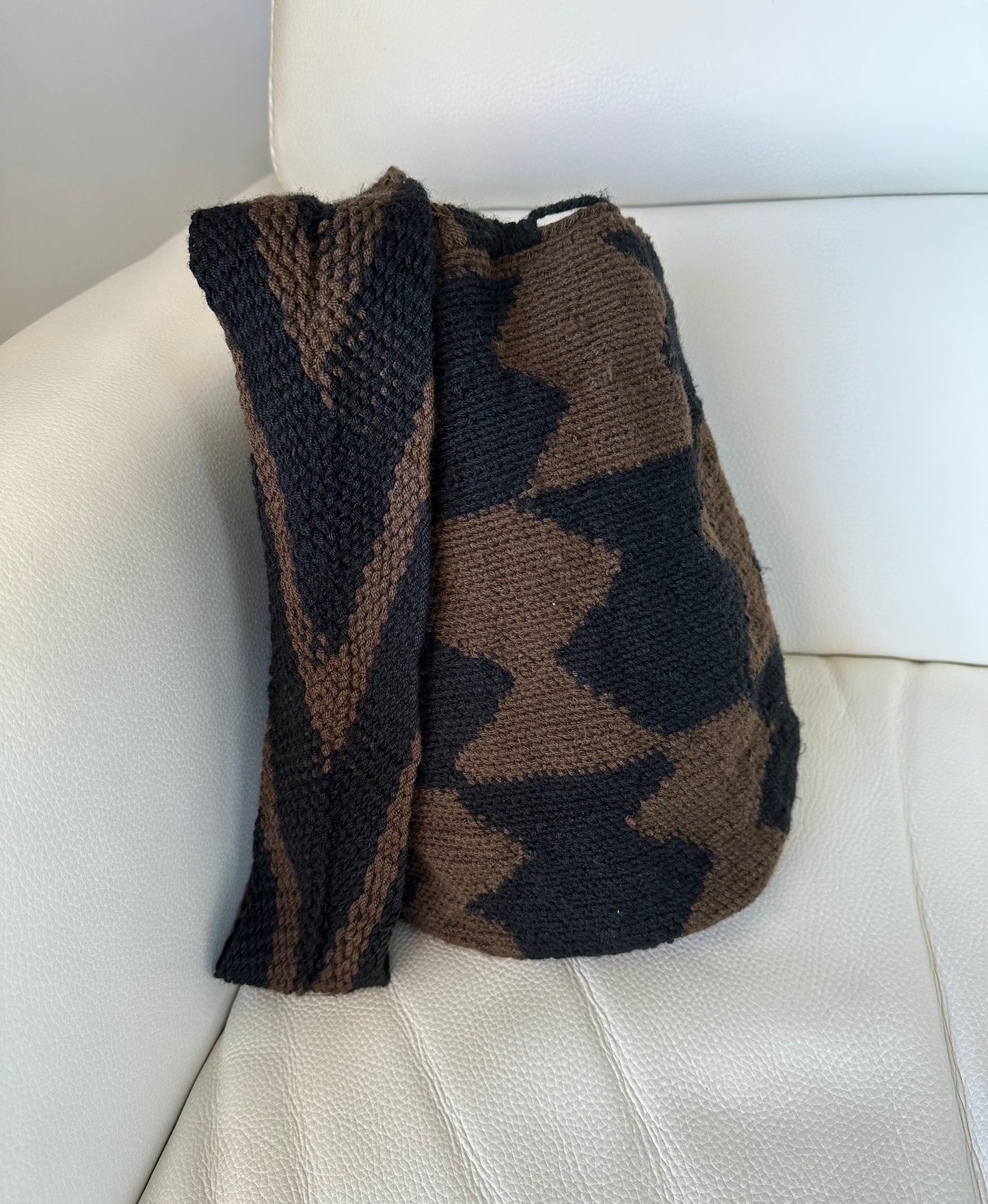 ARHUACO mochila crossbody bag - Colombian Sierra Nevada native Arhuaco hand crocheted wool cotton