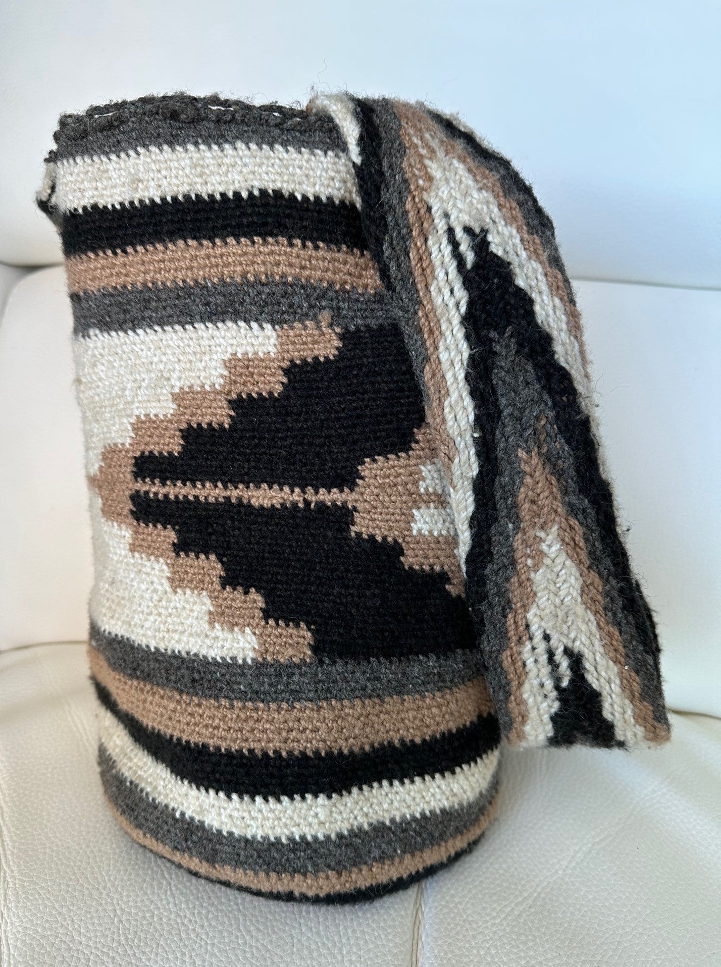 ARHUACO mochila crossbody bag - Colombian Sierra Nevada native Arhuaco hand crocheted wool cotton