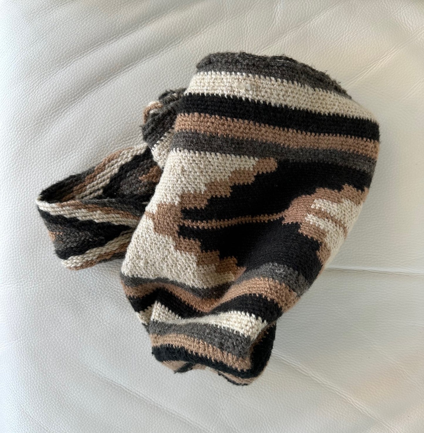 ARHUACO mochila crossbody bag - Colombian Sierra Nevada native Arhuaco hand crocheted wool cotton
