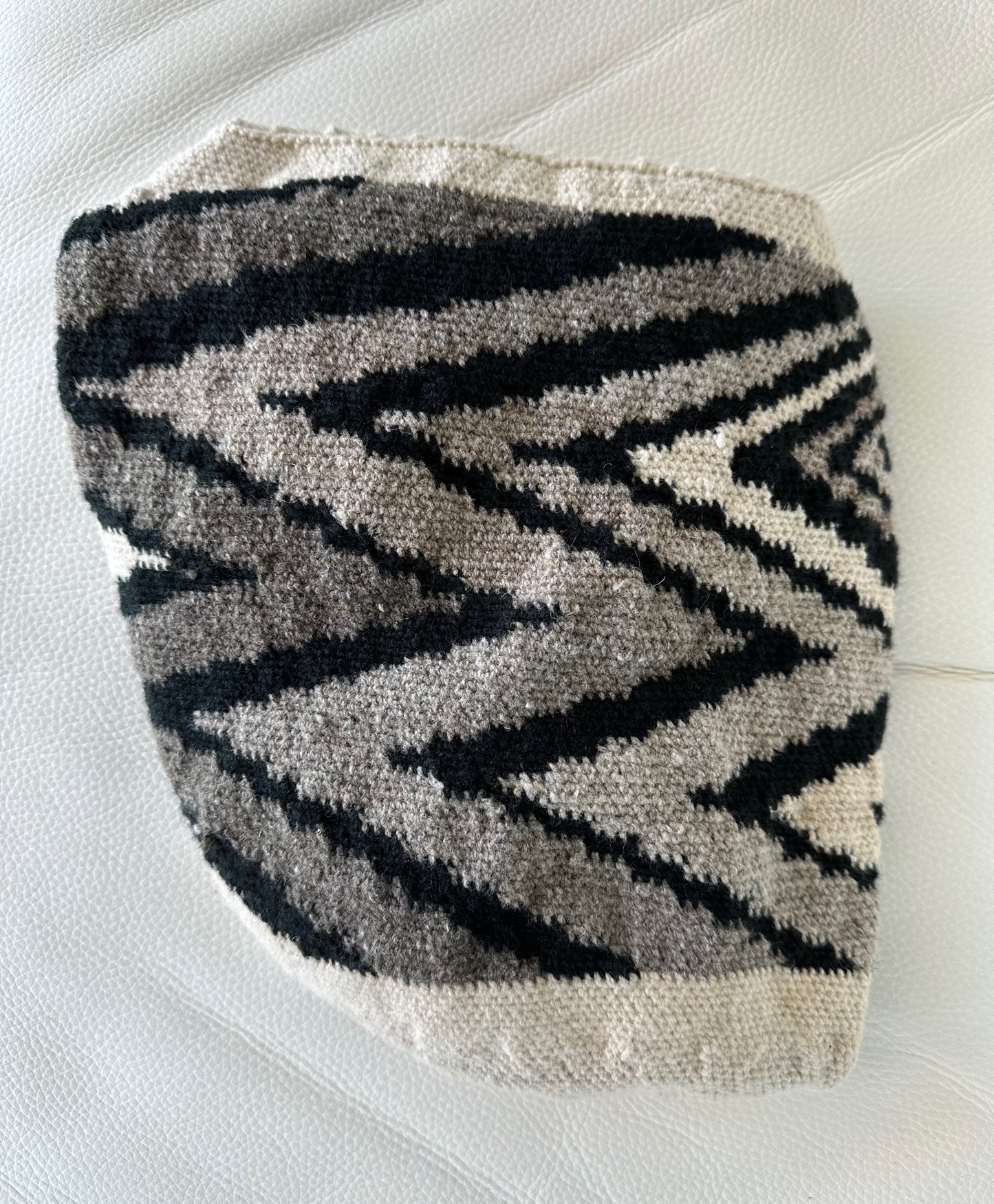 ARHUACO mochila crossbody bag - Colombian Sierra Nevada native Arhuaco hand crocheted wool cotton