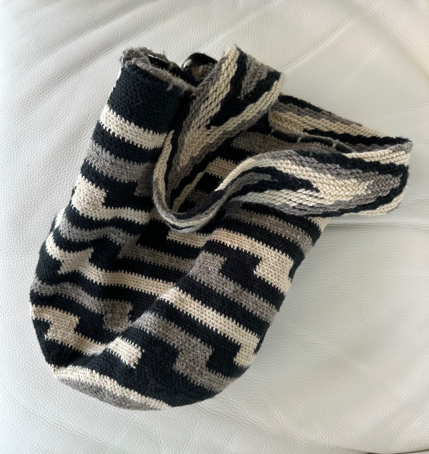 ARHUACO mochila crossbody bag - Colombian Sierra Nevada native Arhuaco hand crocheted wool cotton
