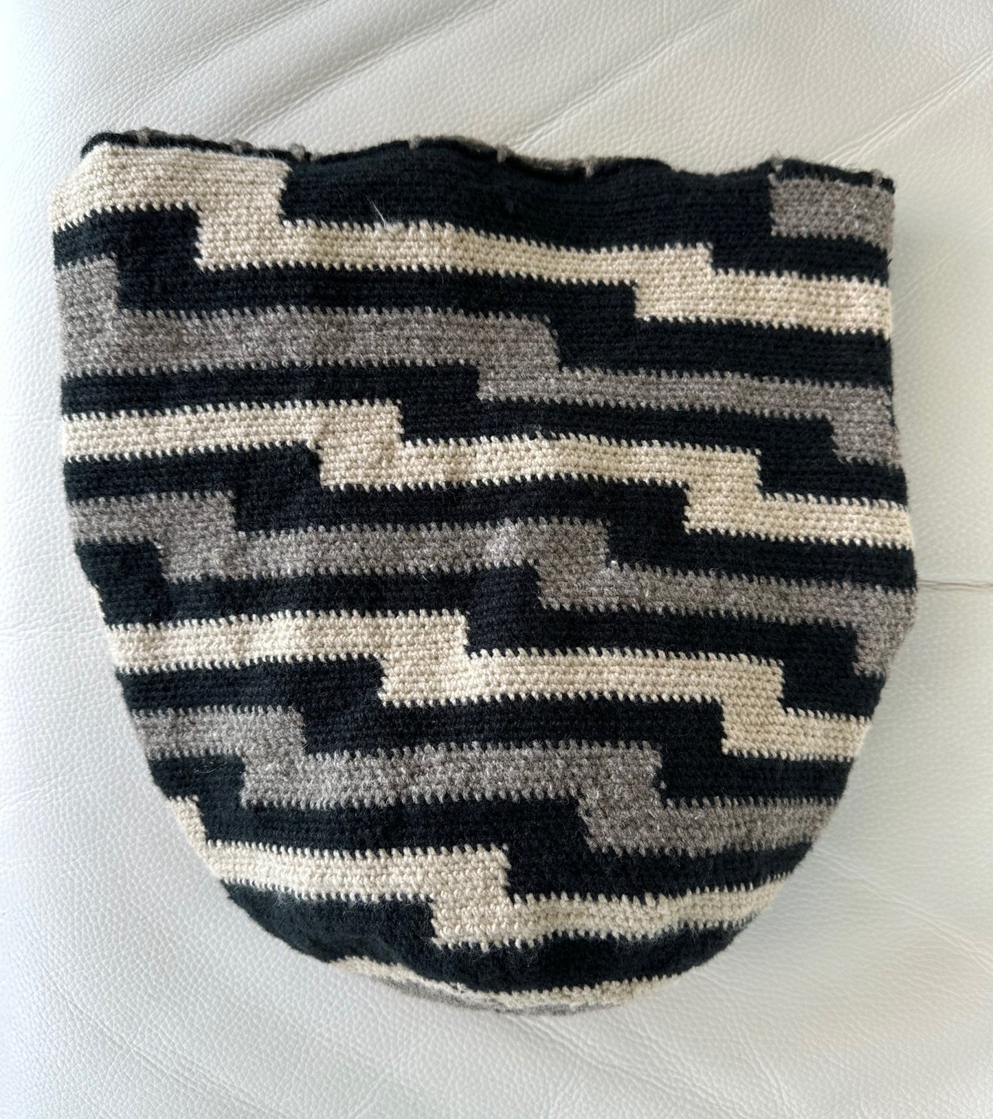 ARHUACO mochila crossbody bag - Colombian Sierra Nevada native Arhuaco hand crocheted wool cotton