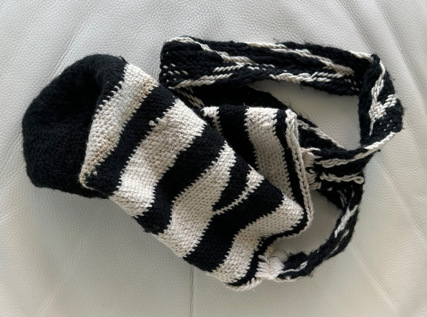 ARHUACO mochila crossbody bag - Colombian Sierra Nevada native Arhuaco hand crocheted wool cotton