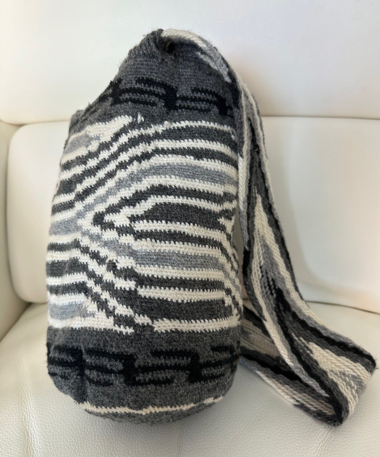 ARHUACO mochila crossbody bag - Colombian Sierra Nevada native Arhuaco hand crocheted wool cotton
