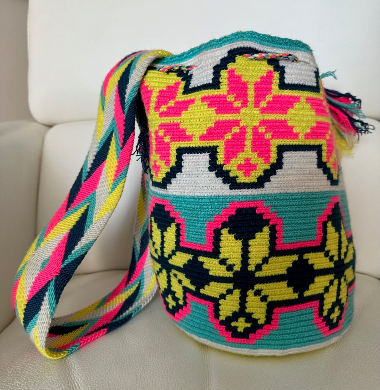 WAYUU mochila crossbody bag - Colombian Guajira desert native Wayuu hand crocheted cotton