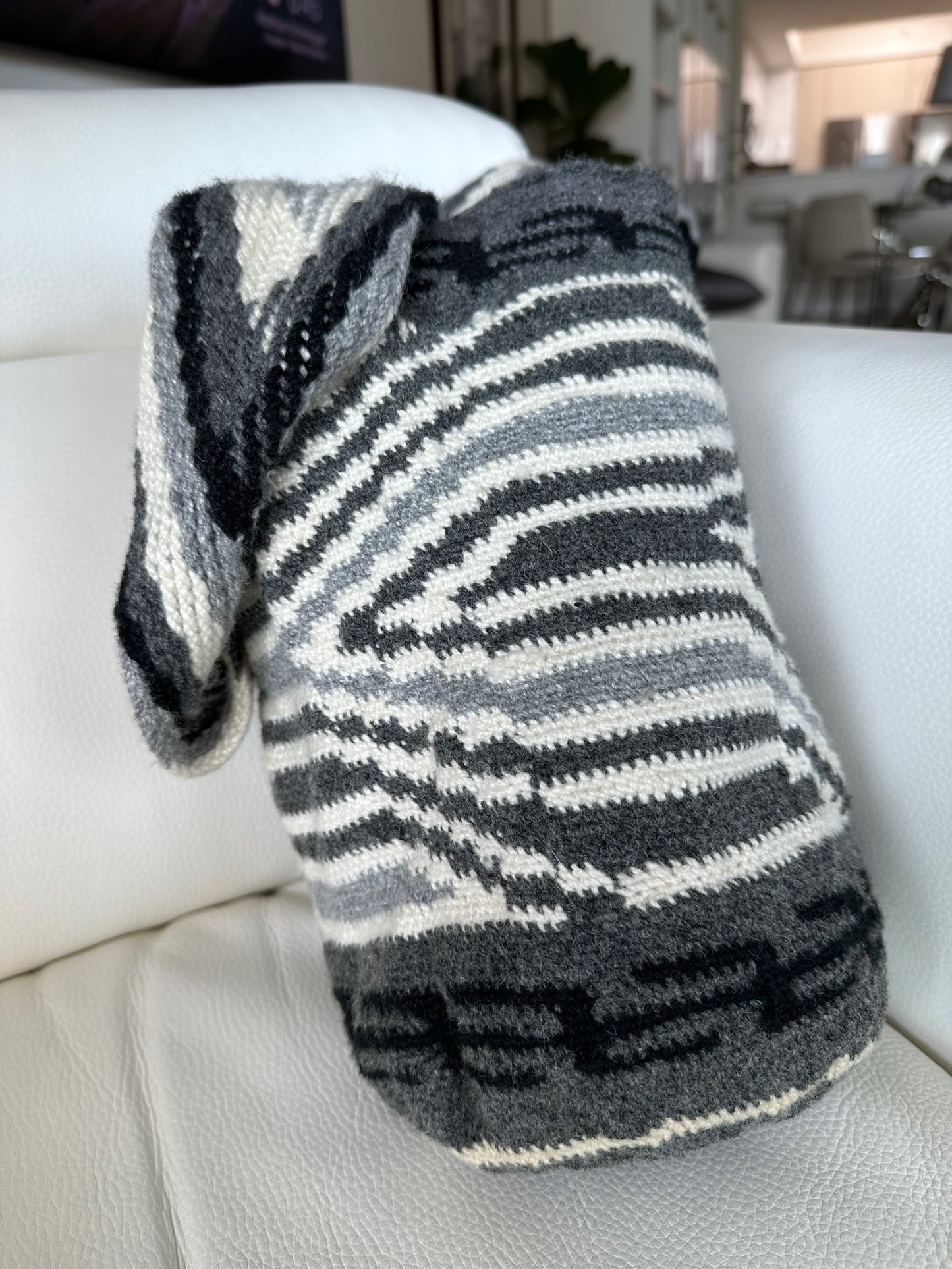 ARHUACO mochila crossbody bag - Colombian Sierra Nevada native Arhuaco hand crocheted wool cotton