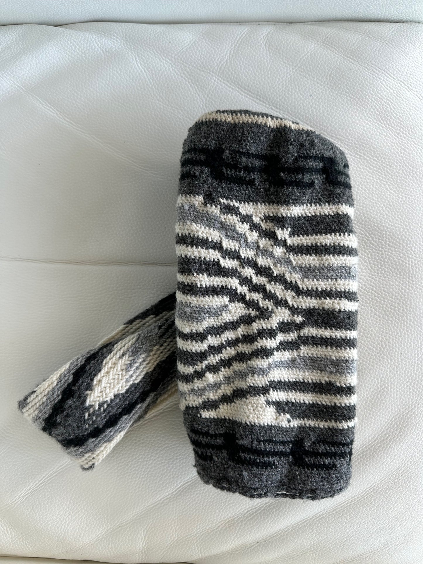 ARHUACO mochila crossbody bag - Colombian Sierra Nevada native Arhuaco hand crocheted wool cotton