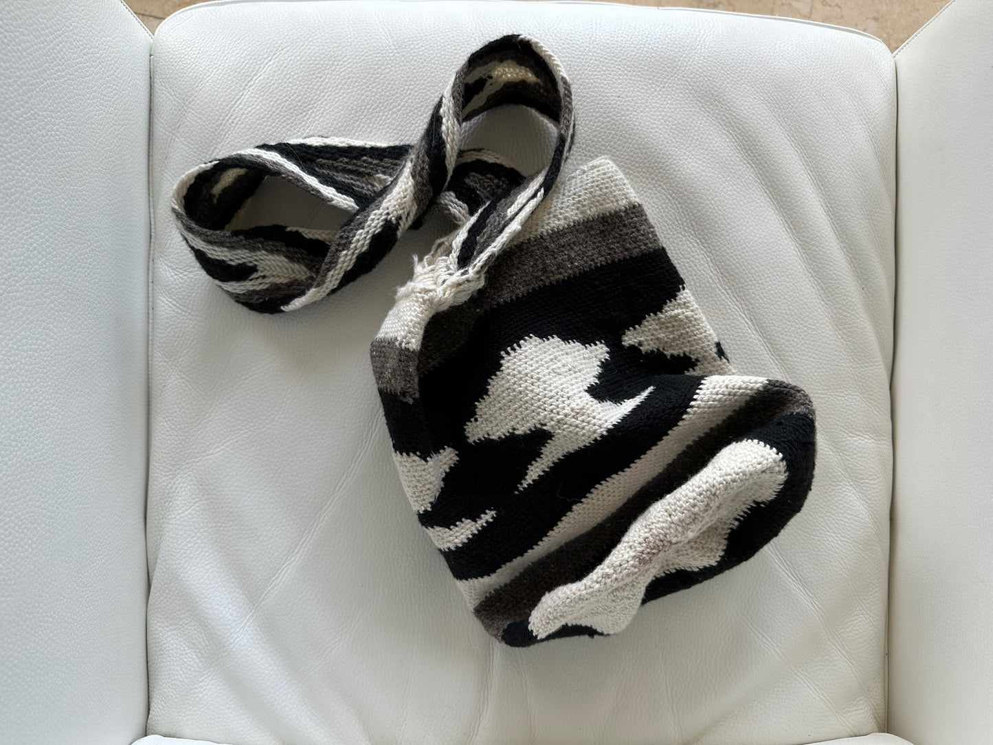 ARHUACO mochila crossbody bag - Colombian Sierra Nevada native Arhuaco hand crocheted wool cotton
