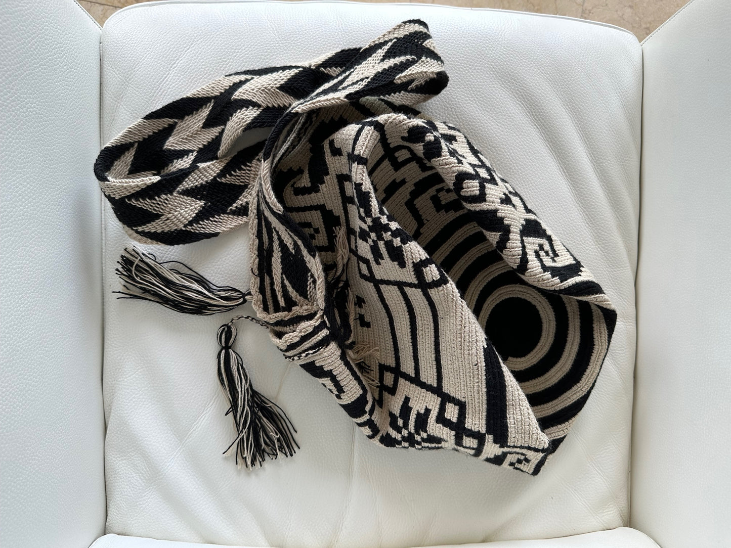 WAYUU mochila crossbody bag hand woven cotton - Colombian Guajira desert, native Wayuu hand crocheted