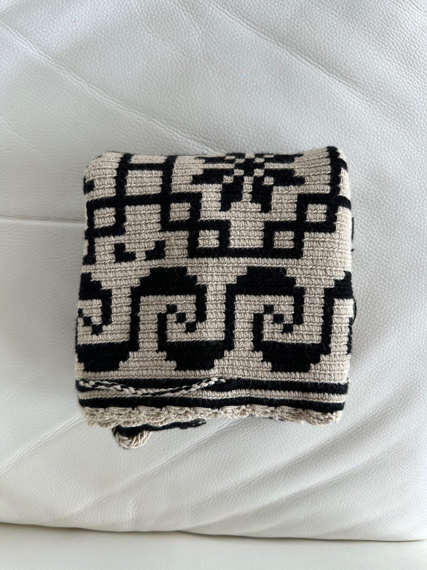 WAYUU mochila crossbody bag hand woven cotton - Colombian Guajira desert, native Wayuu hand crocheted