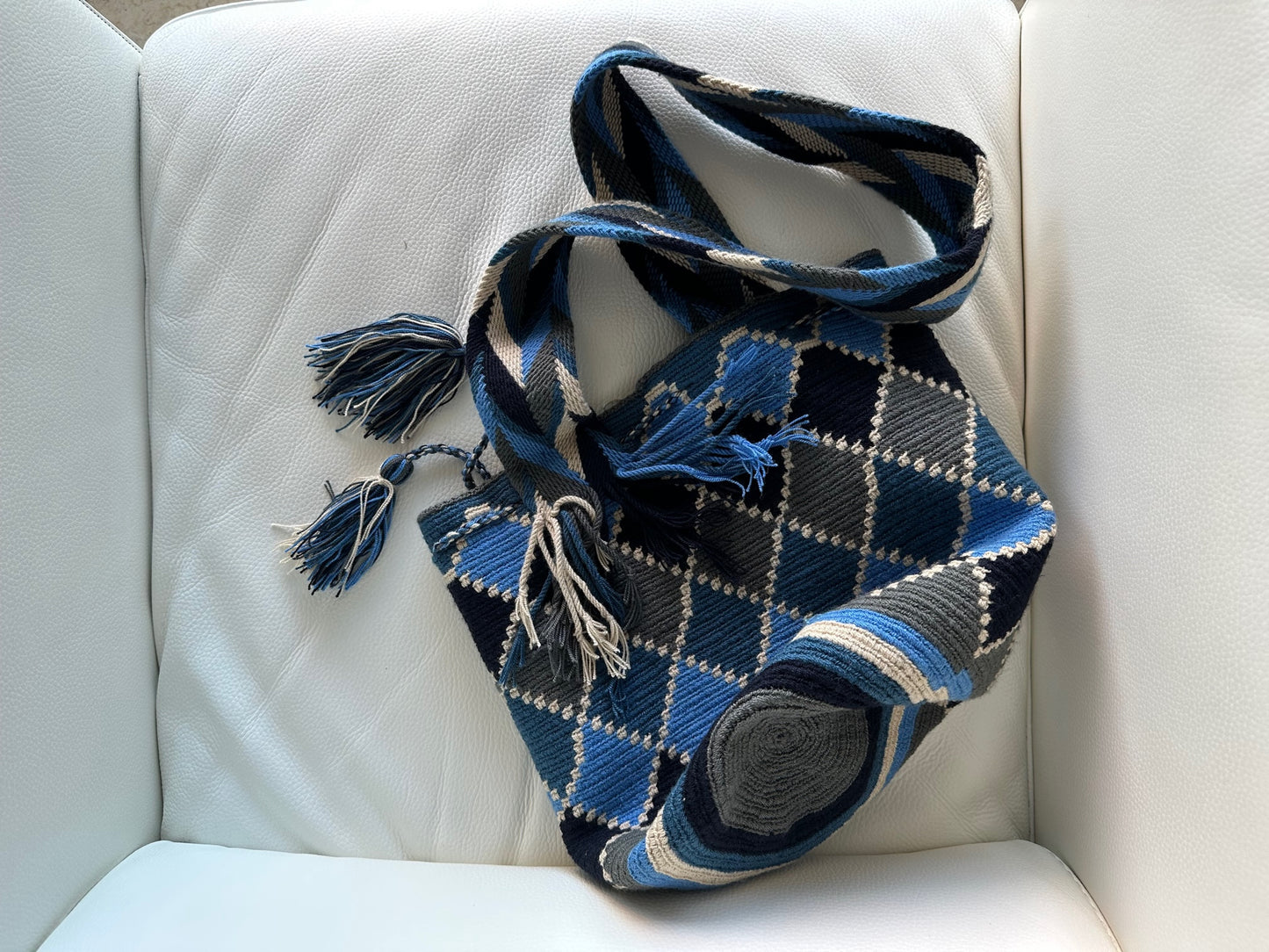 WAYUU mochila crossbody bag - Colombian Guajira desert native Wayuu hand crocheted cotton