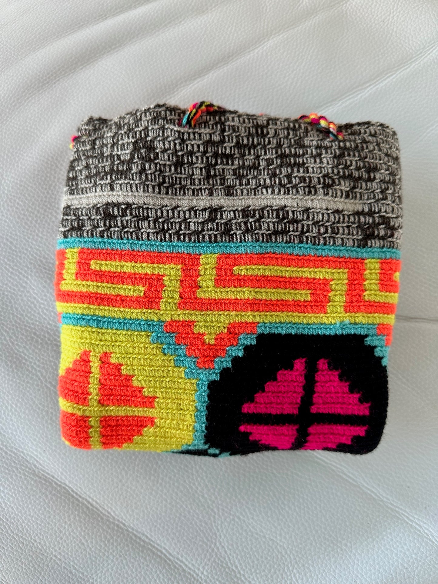 WAYUU mochila crossbody bag - Colombian Guajira desert native Wayuu hand crocheted cotton