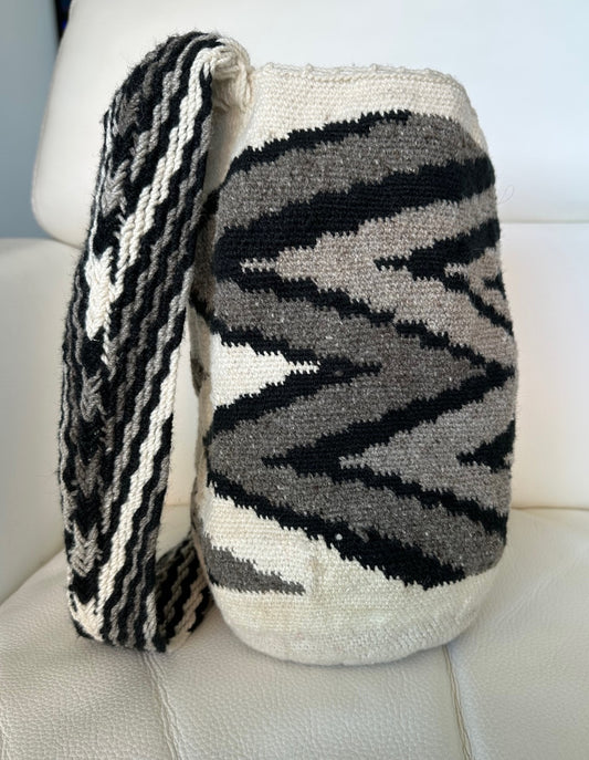 ARHUACO mochila crossbody bag - Colombian Sierra Nevada native Arhuaco hand crocheted wool cotton